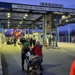 Ukrainians entering Romania