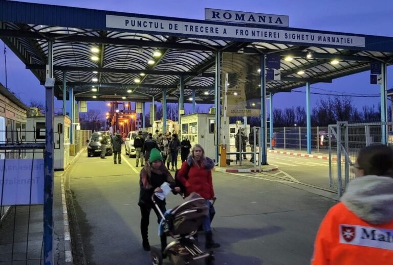 Ukrainians entering Romania
