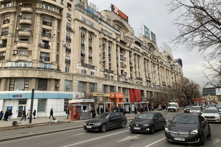 Piata Unirii Union Square traffic