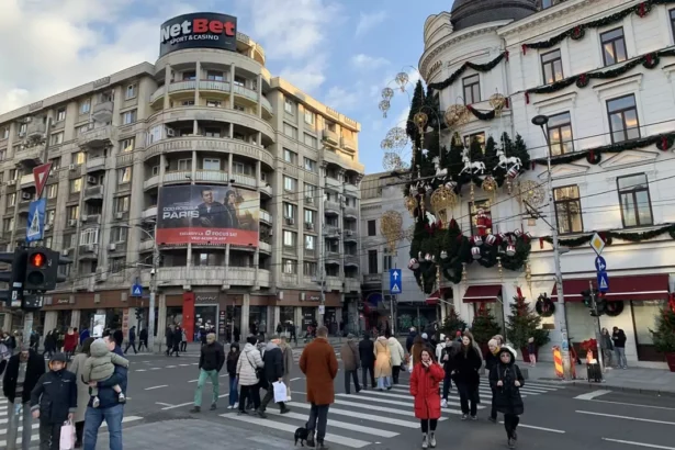 People in front of the Corinthia Grand Hotel Du Boulevard in Central Bucharest