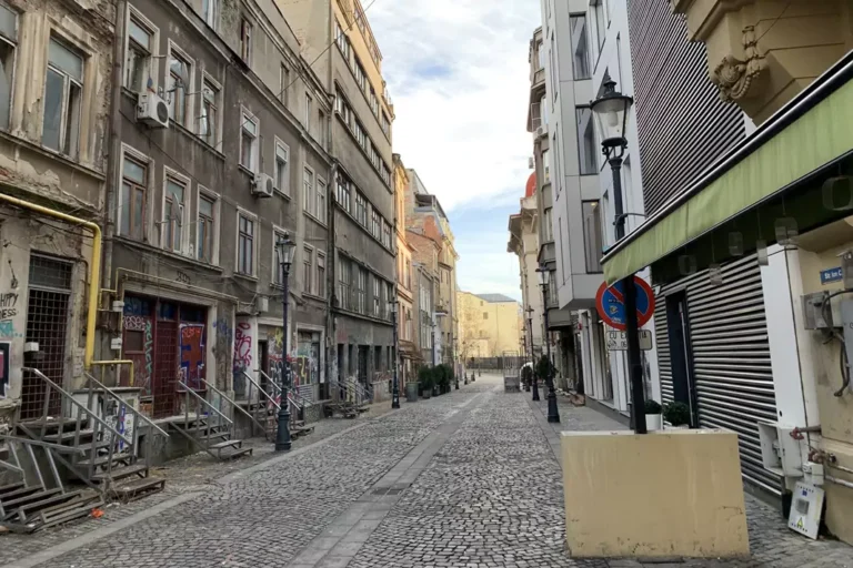 Buildings in Bucharest old town Cladiri vechi in Bucuresti